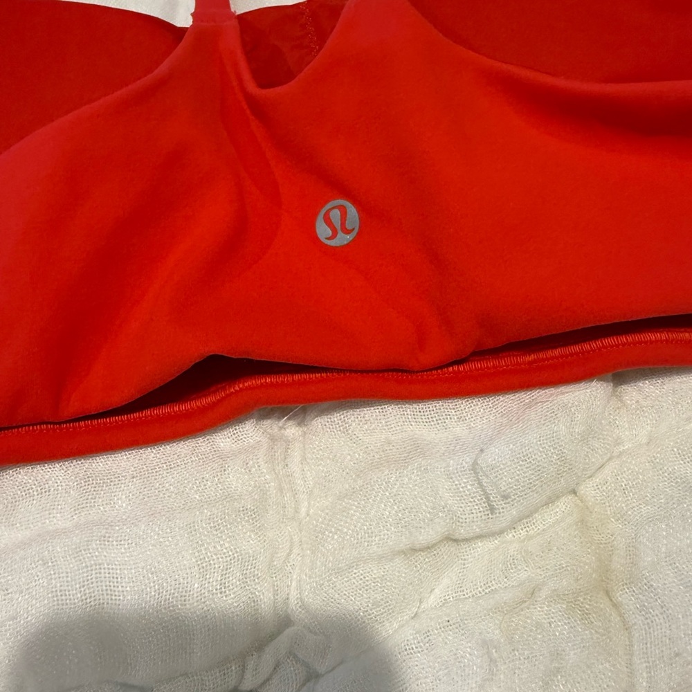 Lululemon Red Wunder Train Bra C/D size 10 EUC - Picture 4 of 5